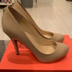 Ivanka Trump Itpinkish nude patent heels